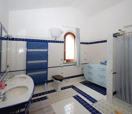 Sleeps 6